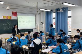 攻防俱佳！斯特劳瑟半场10中7砍最高19分外加4断 三分7中5